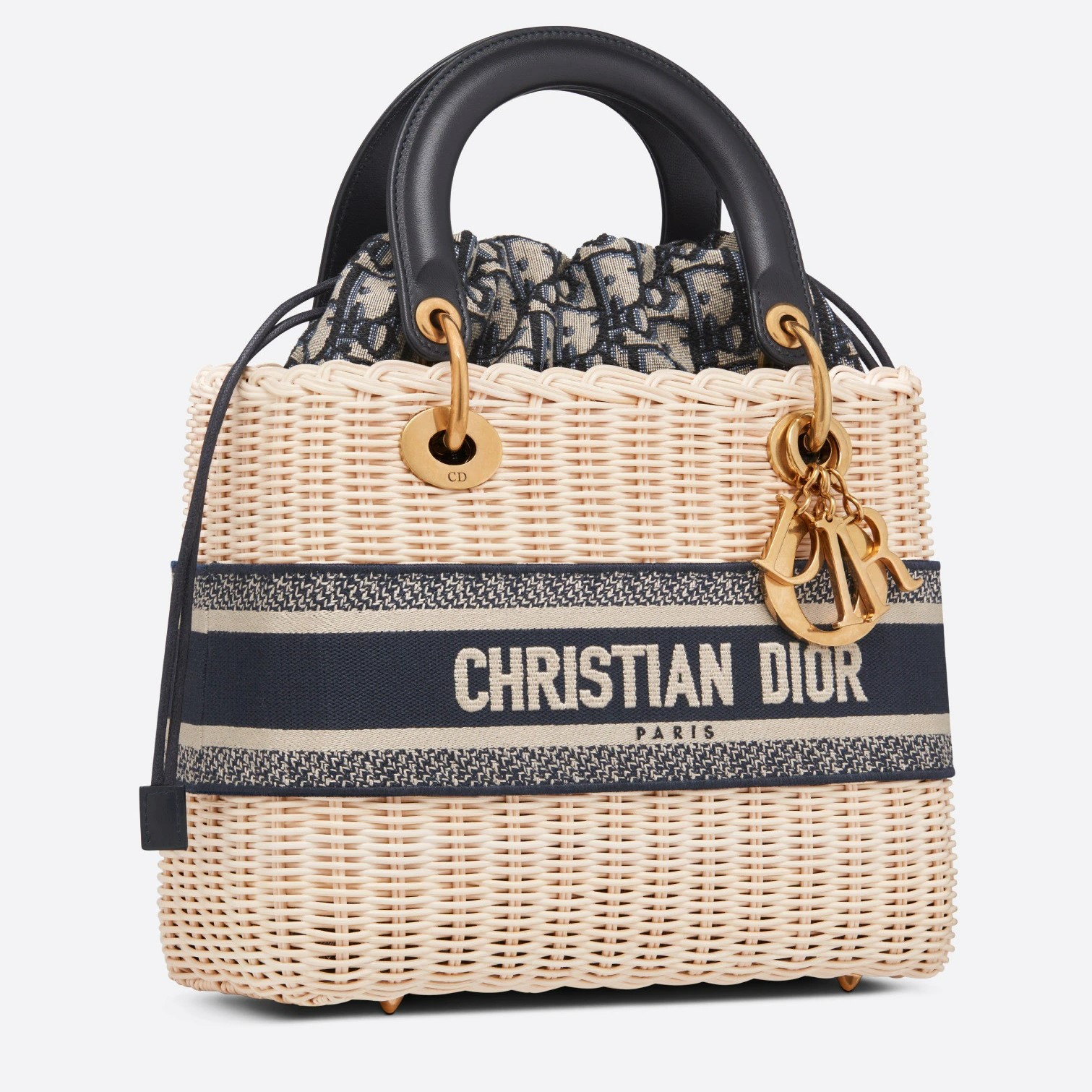 10 Charming Straw Raffia  Wicker Bags For Your Next Beach Or Picnic Date   GirlStyle Singapore