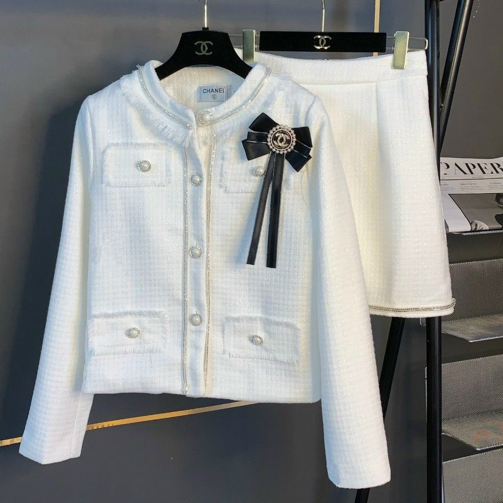 CHANEL tweed set of jacket top and skirt  Loop Generation