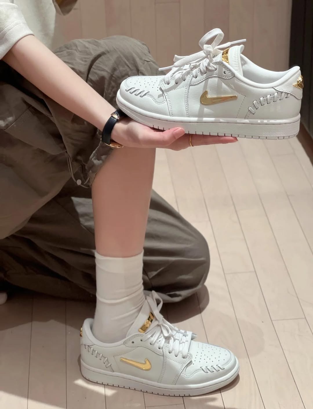 Giày Nike nữ Air Jordan 1 Low Method of Make Womens Shoes Sail Metallic Gold FN5032-100 1