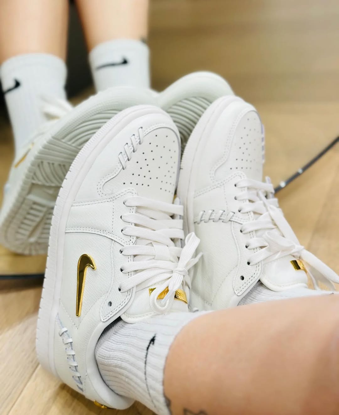 Giày Nike nữ Air Jordan 1 Low Method of Make Womens Shoes Sail Metallic Gold FN5032-100 10