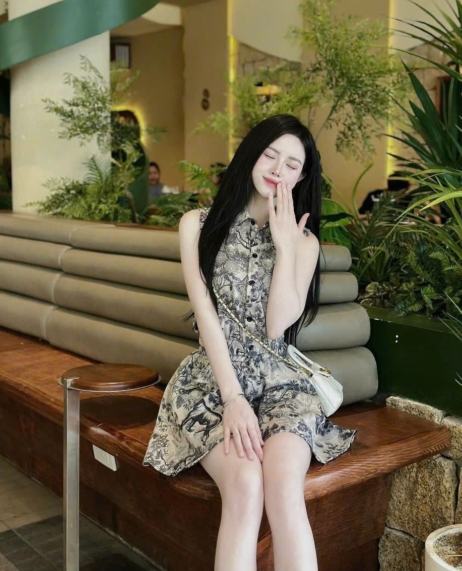 Set áo váy xòe ngắn Dior 3