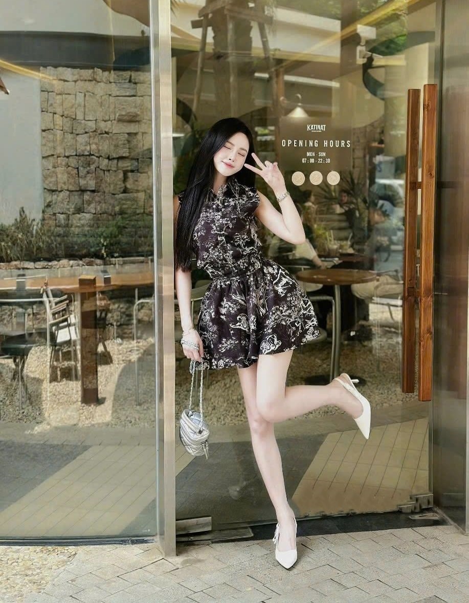 Set áo váy xòe ngắn Dior 4