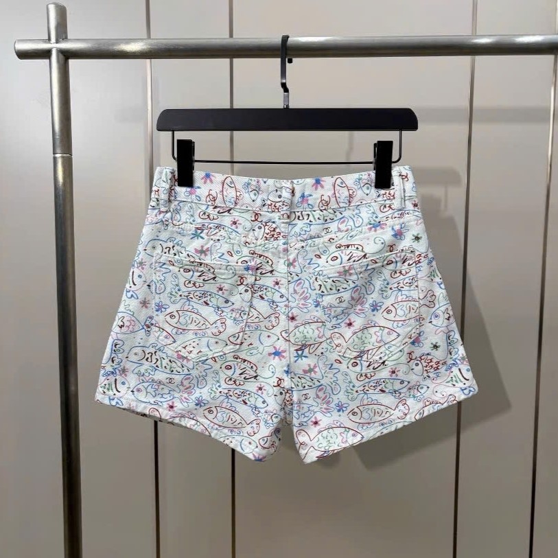 Quần short nữ Chanel họa tiết limited 9