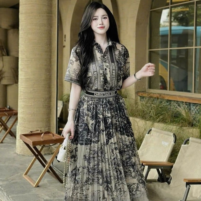Set áo sơ mi váy dài xếp ly Dior 4