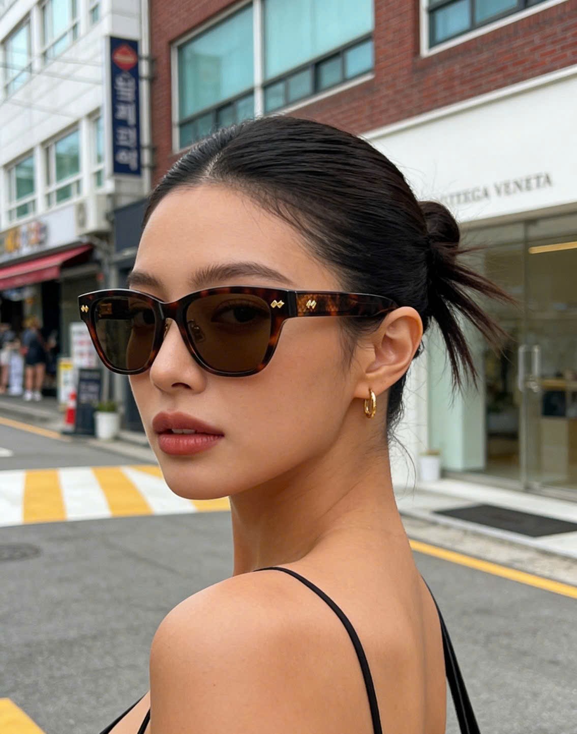 Mắt kính Bottega Veneta Intrecciato Panthos Sunglasses Black BV1441S 6