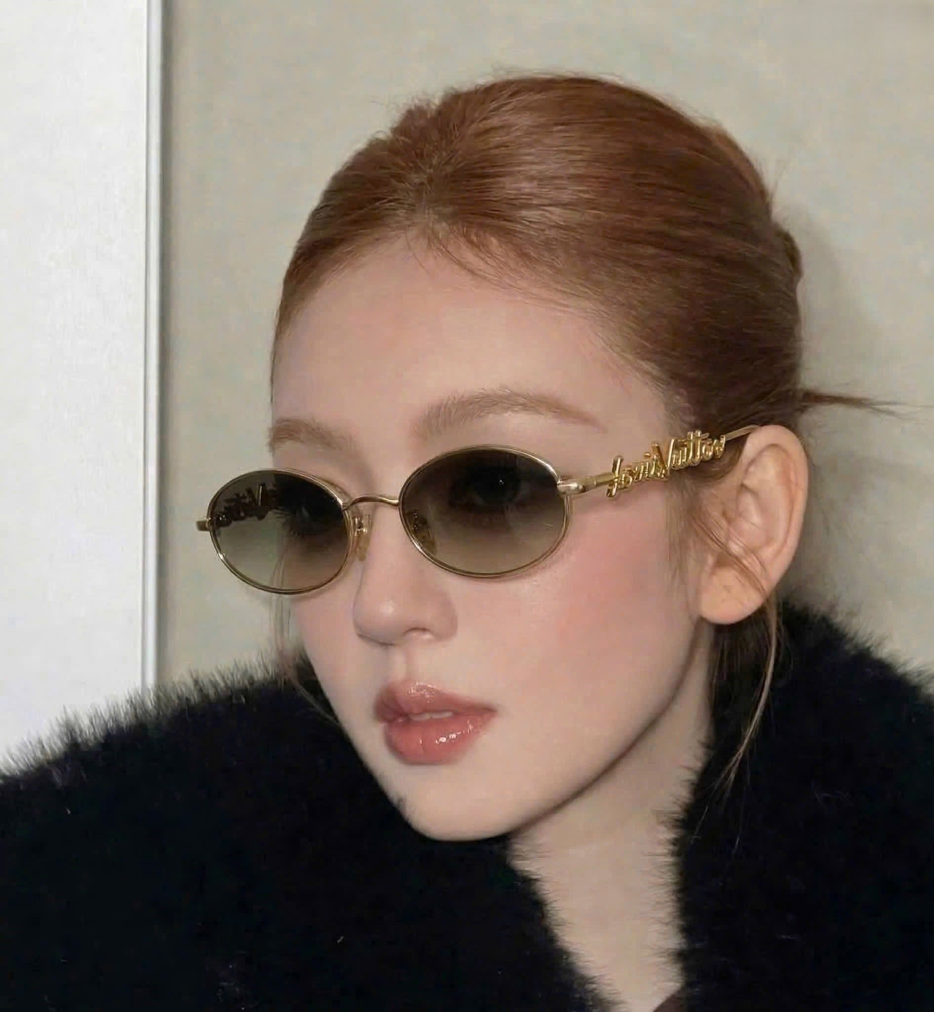 Mắt Kính Louis Vuitton Dáng Tròn LV Script Metal Round Sunglasses Gold 1