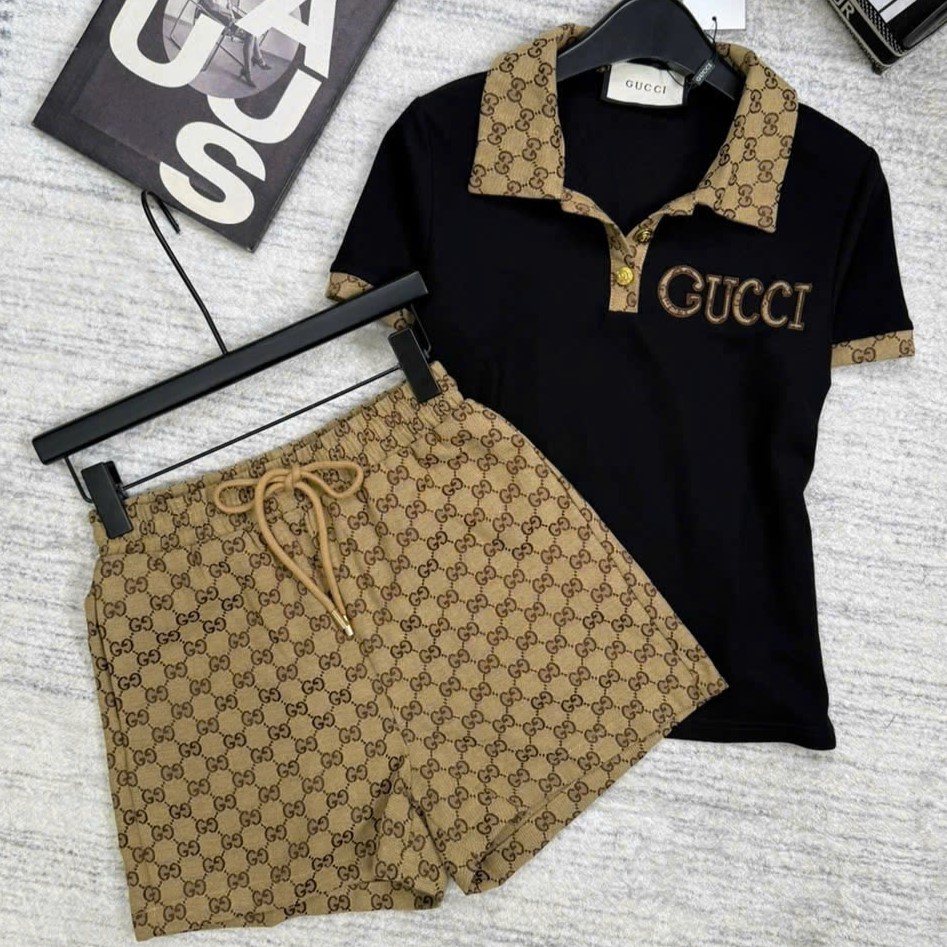Set áo thun trắng đen cổ polo quần short lưng thun nâu vàng Gucci 8