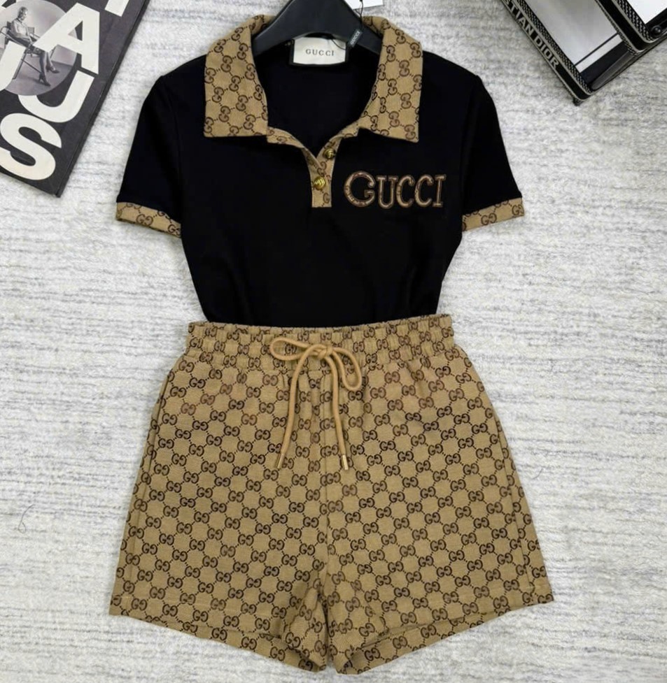 Set áo thun trắng đen cổ polo quần short lưng thun nâu vàng Gucci 12