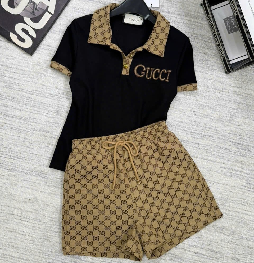 Set áo thun trắng đen cổ polo quần short lưng thun nâu vàng Gucci 13