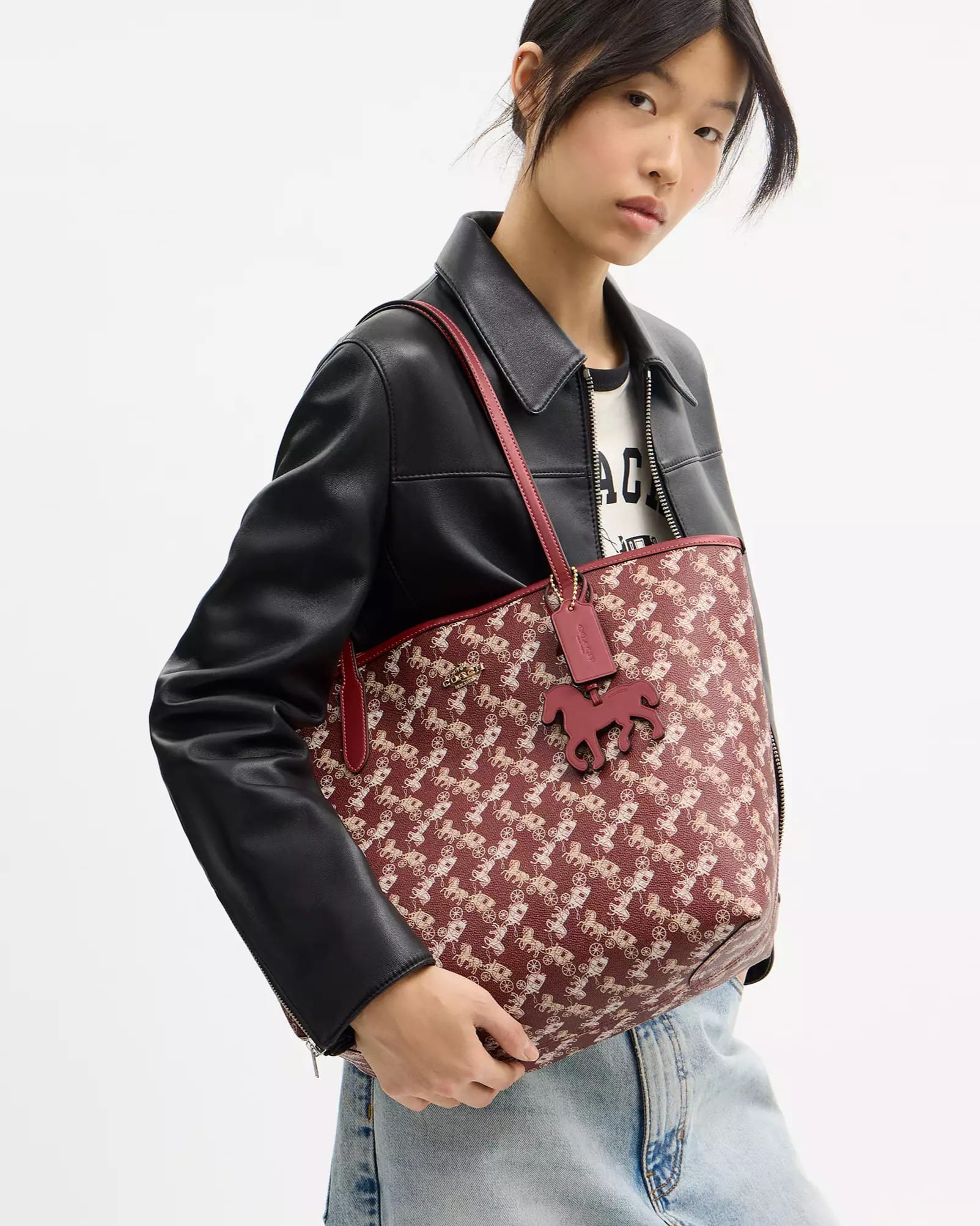 Túi Coach City Tote Bag With Horse And Carriage Print Ruby Red Multi CDB57 9