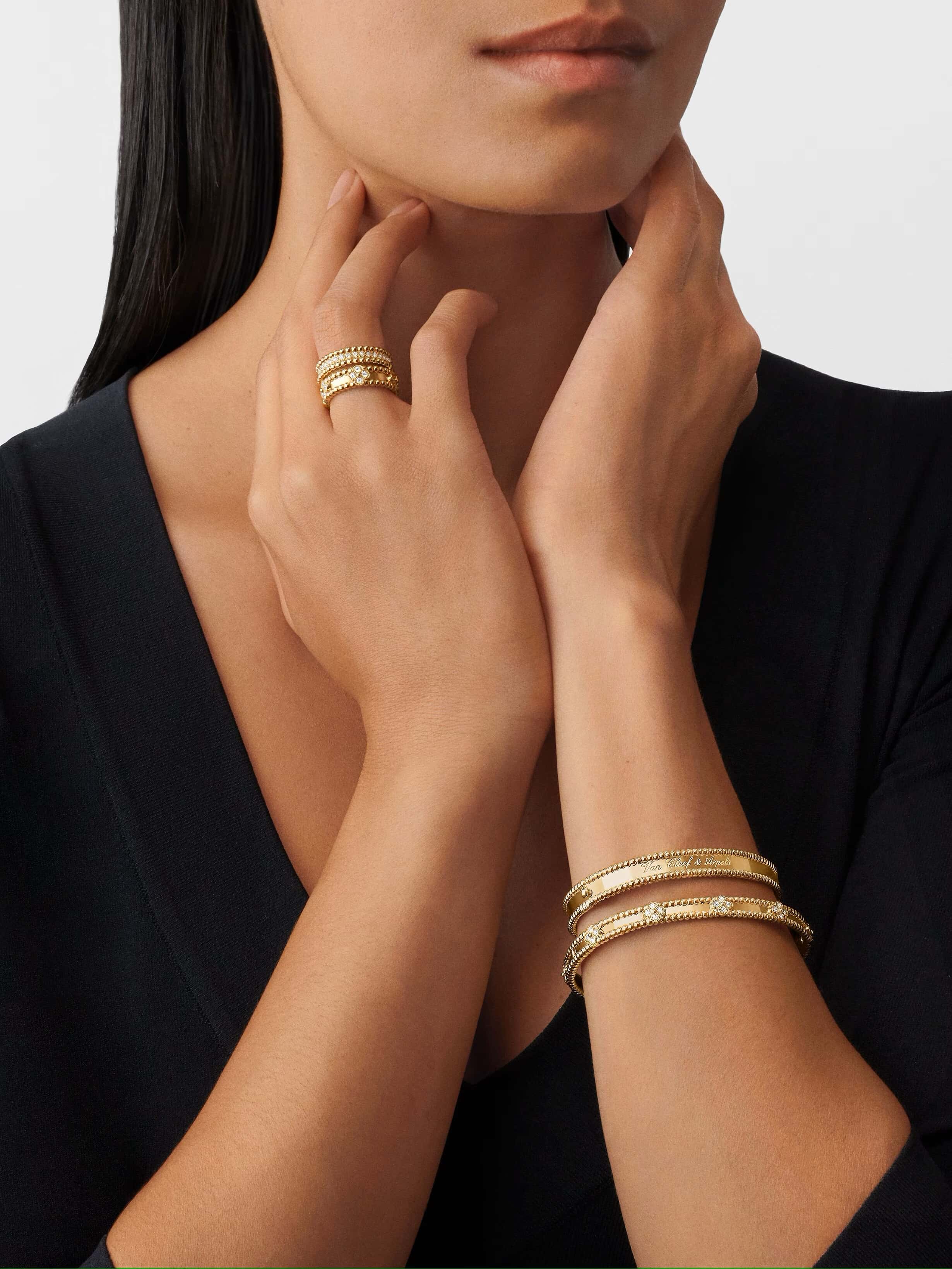 Lắc tay Van Cleef & Arpels Perlée Sweet Clovers Bracelet Yellow Gold Diamond VCARPJN000 2