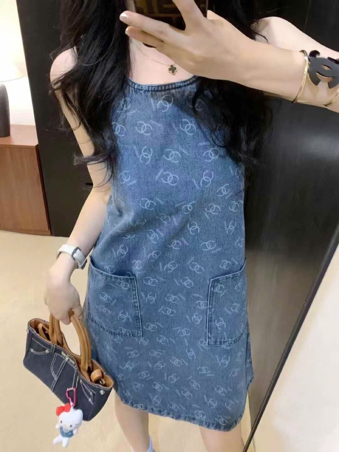 Đầm jean chanel sát nách xanh dương có túi 4