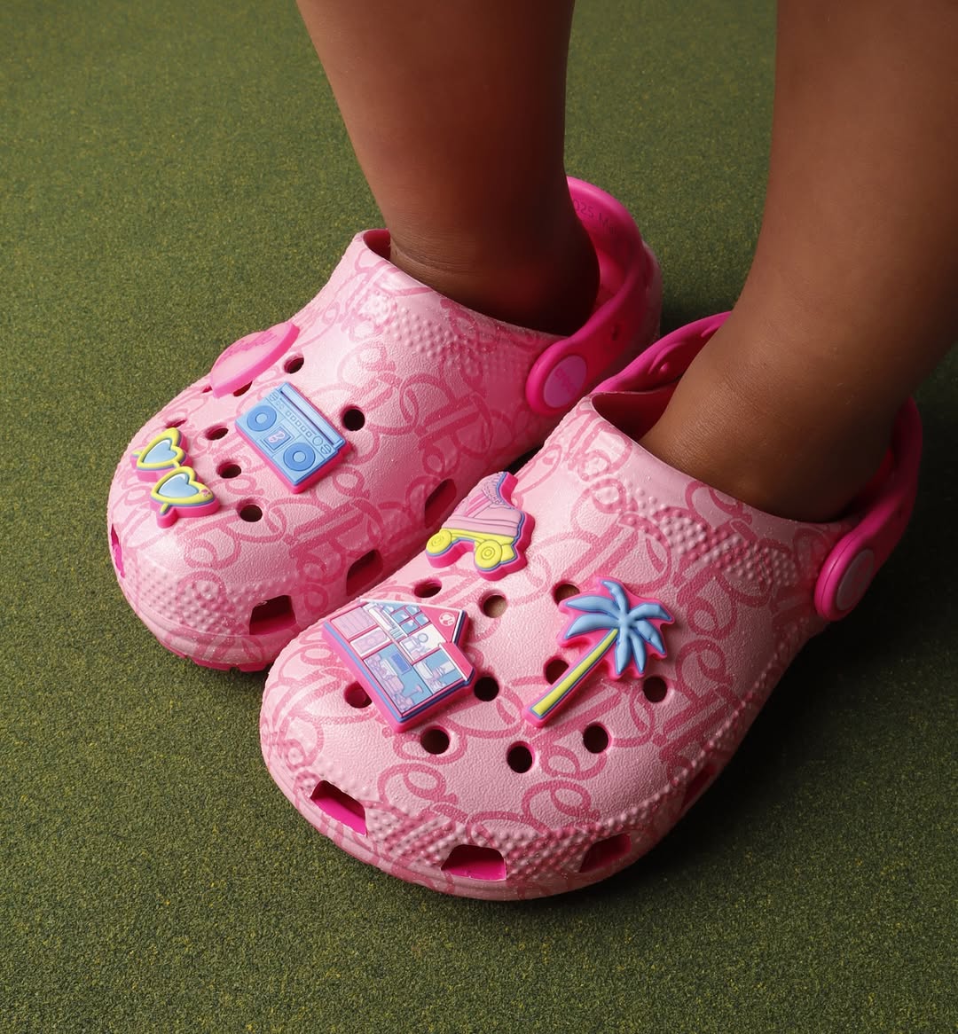 Giày Crocs trẻ em Clog Toddler Classic Mattel Pink Barbie 2