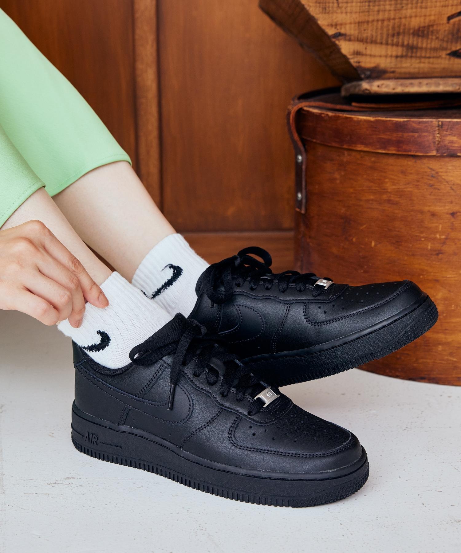 Giày thể thao Nike Air Force 1 07 Black CW2288-001 12