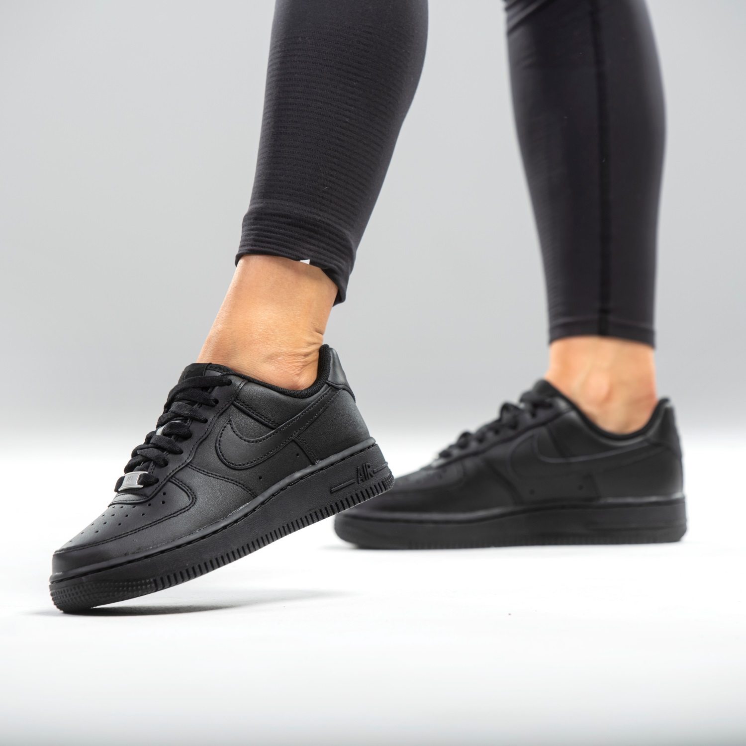 Giày thể thao Nike Air Force 1 07 Black CW2288-001 14