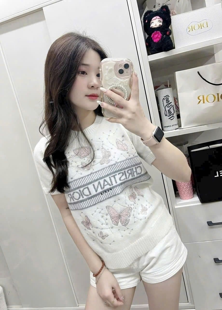 Áo len trắng Dior họa tiết bướm 6