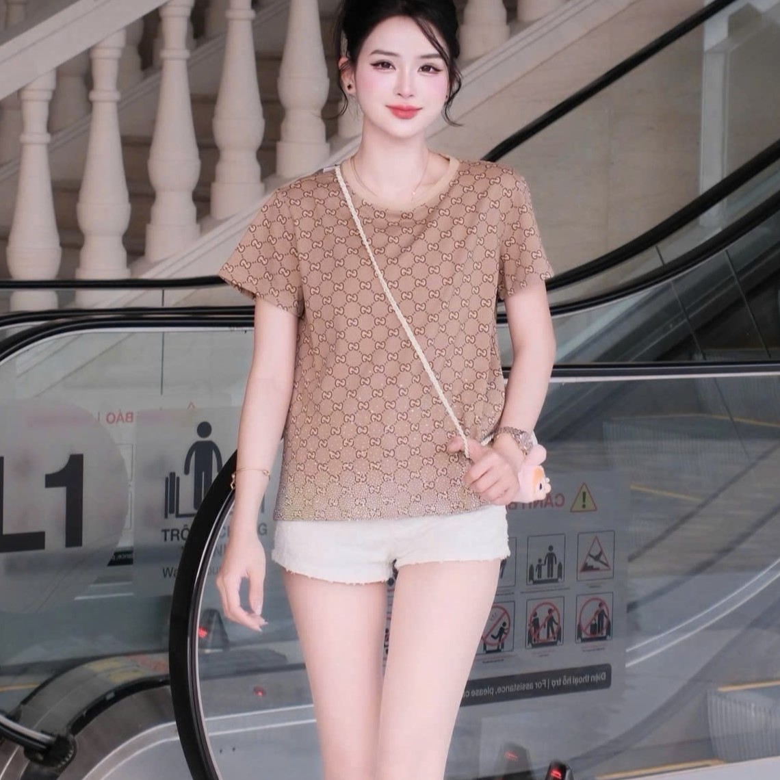 Áo thun nâu tay ngắn nữ họa tiết hãng Gucci 6