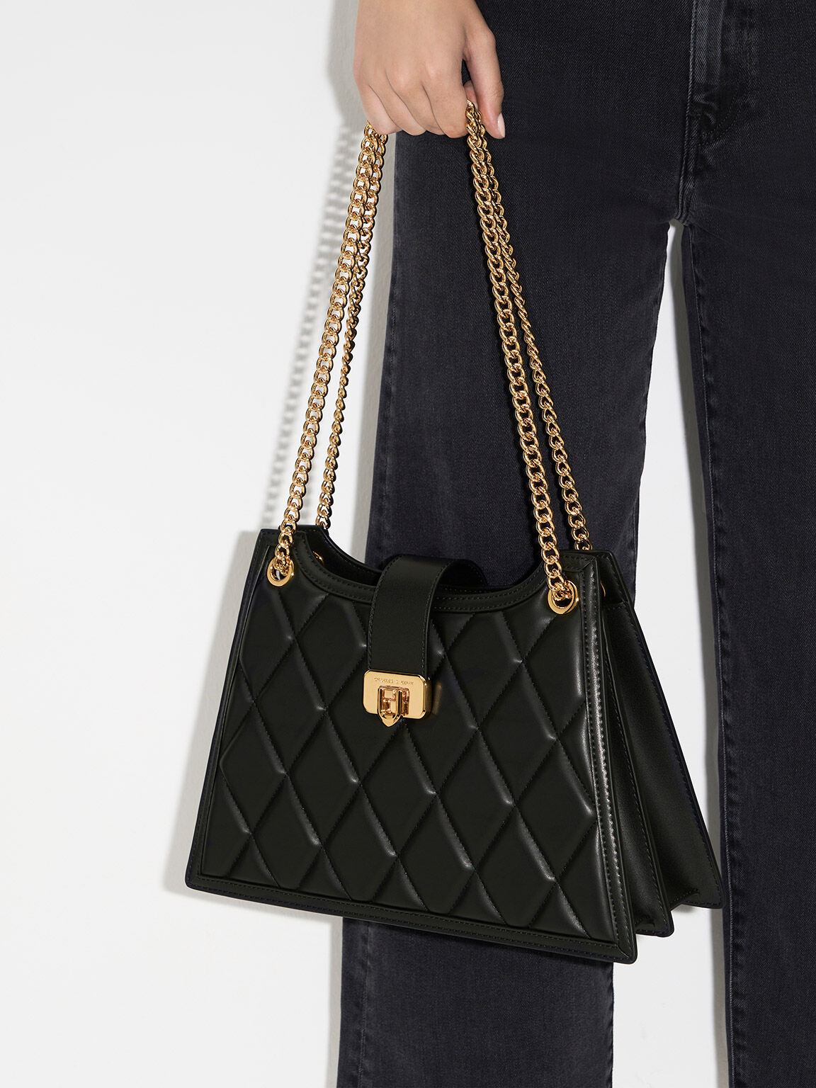 TÚI ĐEO CHÉO CNK CHARLES KEITH CRESSIDA QUILTED TRAPEZE CHAIN BAG CK2-30151307 12