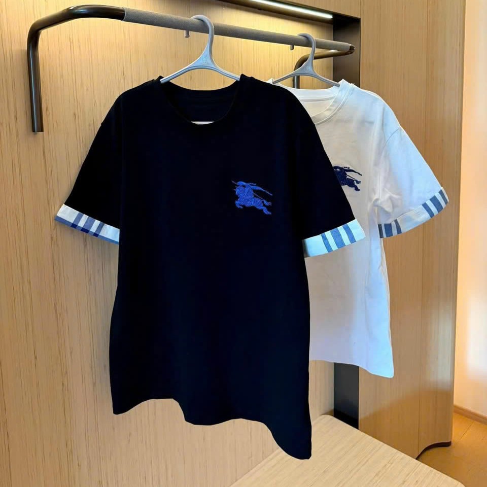 Áo thun trắng và đen nữ Burberry 1