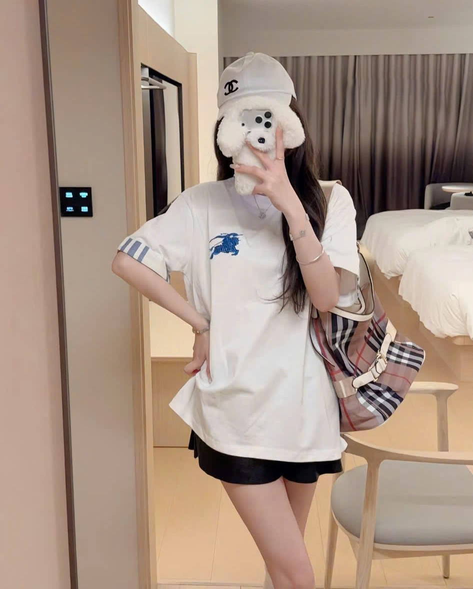 Áo thun trắng và đen nữ Burberry 6