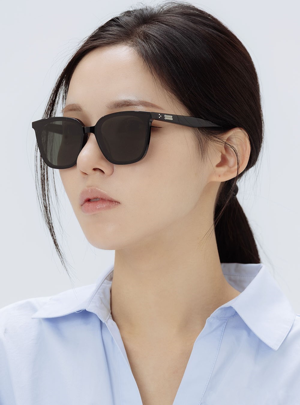 Kính mát Gentle Monster Alma 01 Black Acetate Frame Black Lenses 3