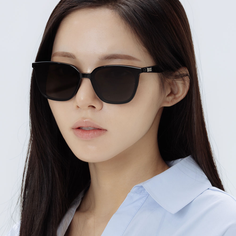 Kính mát Gentle Monster Alma 01 Black Acetate Frame Black Lenses 13