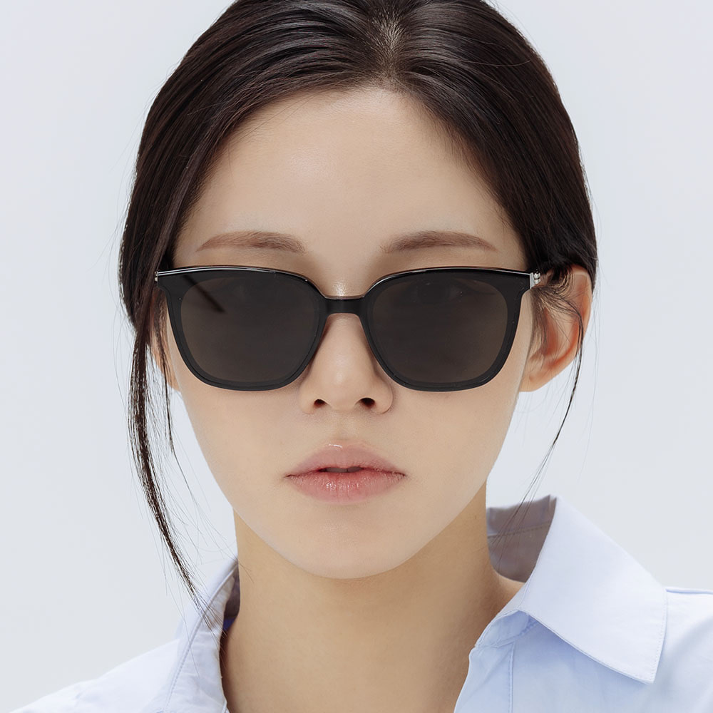 Kính mát Gentle Monster Alma 01 Black Acetate Frame Black Lenses 14