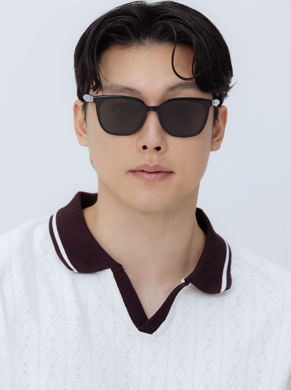 Kính mát Gentle Monster Alma 01 Black Acetate Frame Black Lenses 15