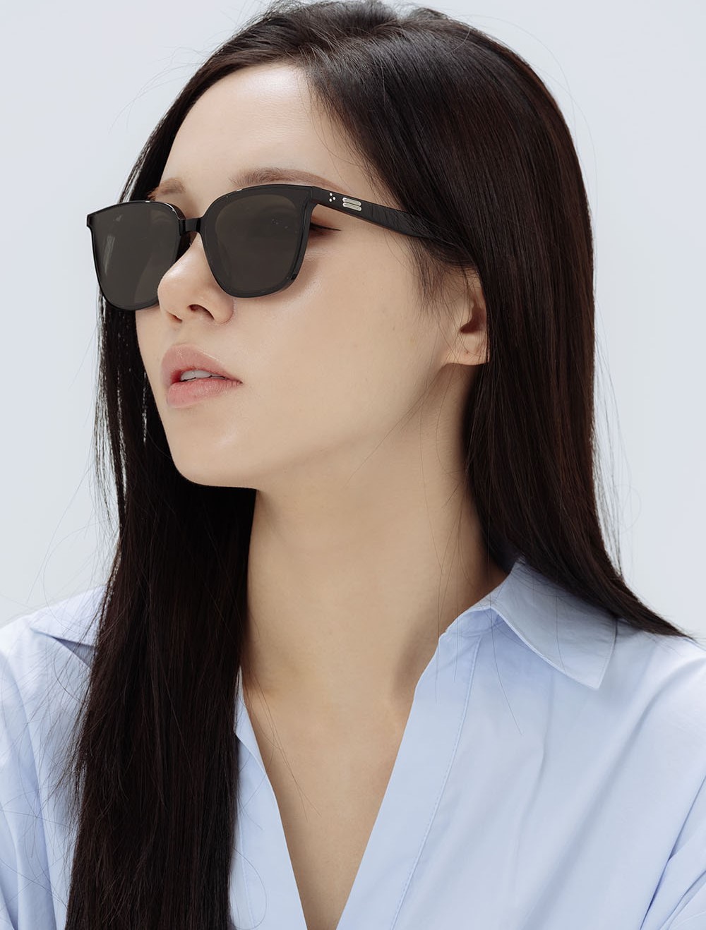 Kính mát Gentle Monster Alma 01 Black Acetate Frame Black Lenses 21