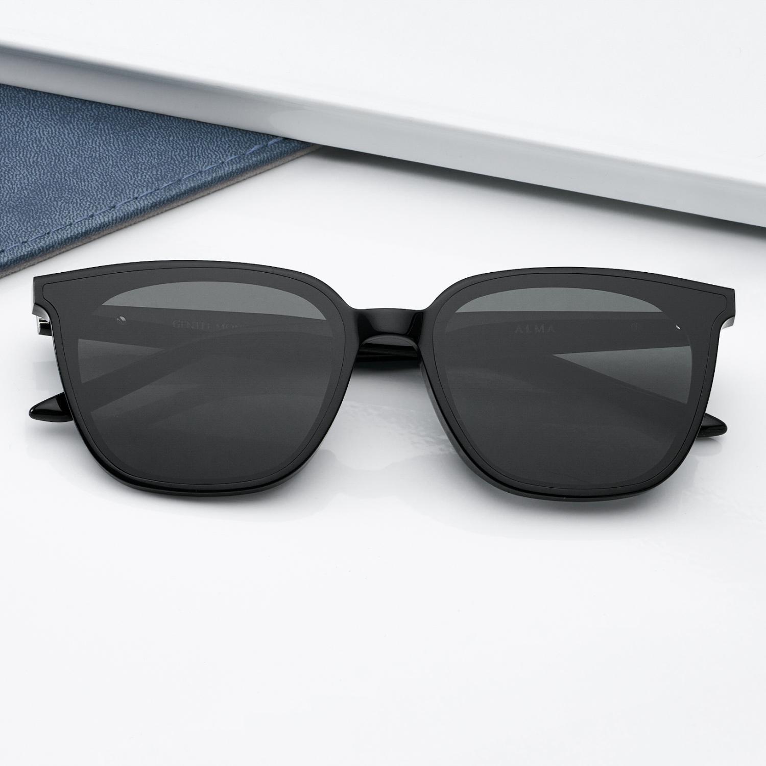 Kính mát Gentle Monster Alma 01 Black Acetate Frame Black Lenses 22