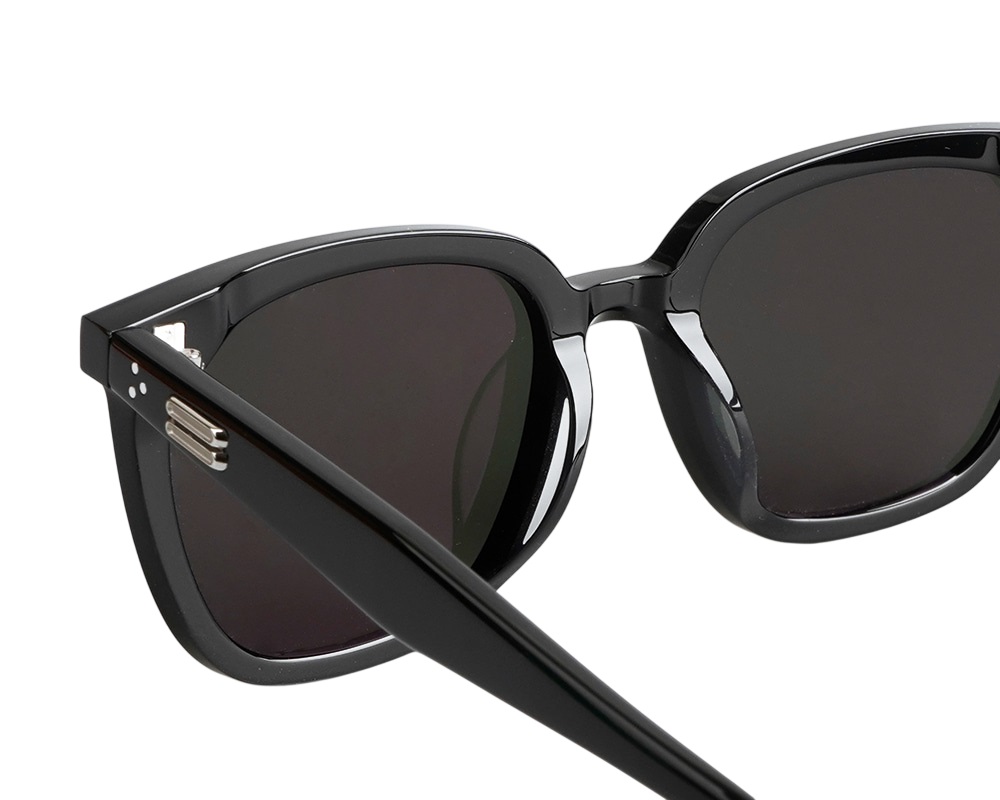 Kính mát Gentle Monster Alma 01 Black Acetate Frame Black Lenses 23