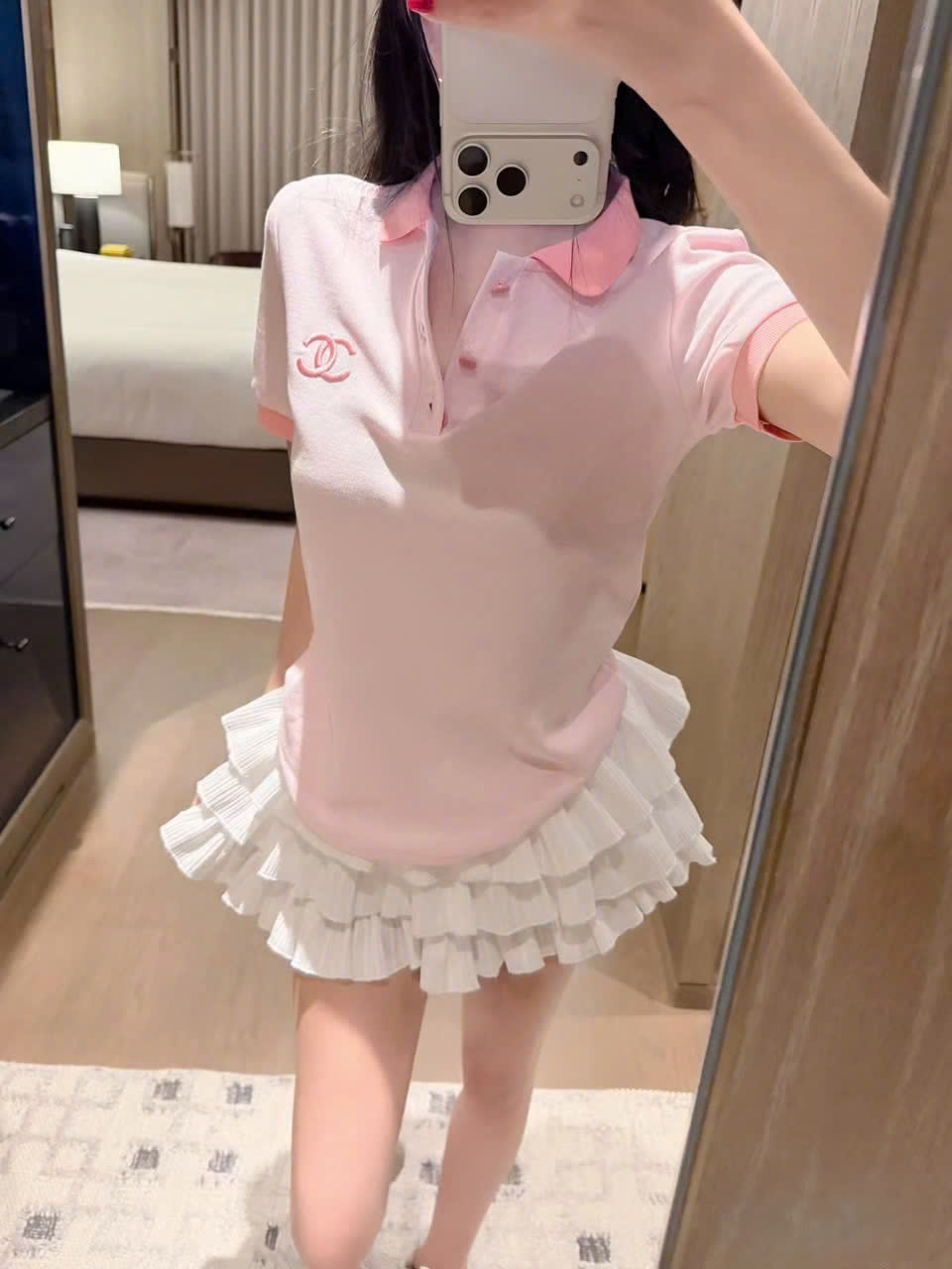 Áo thun nữ cổ polo màu hồng Chanel 2