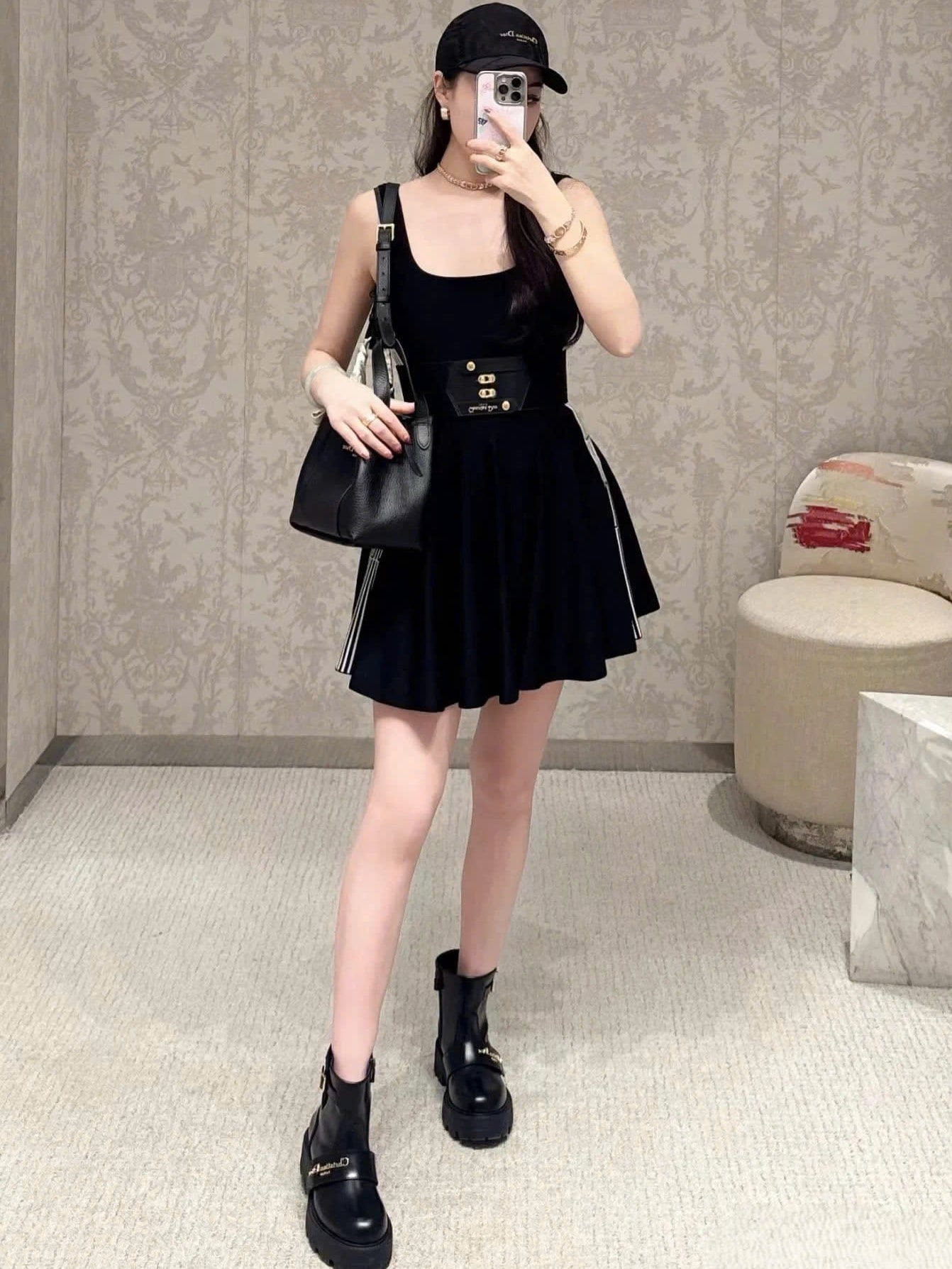 Áo đầm nữ sát nách đen đính kim loại Dior 2