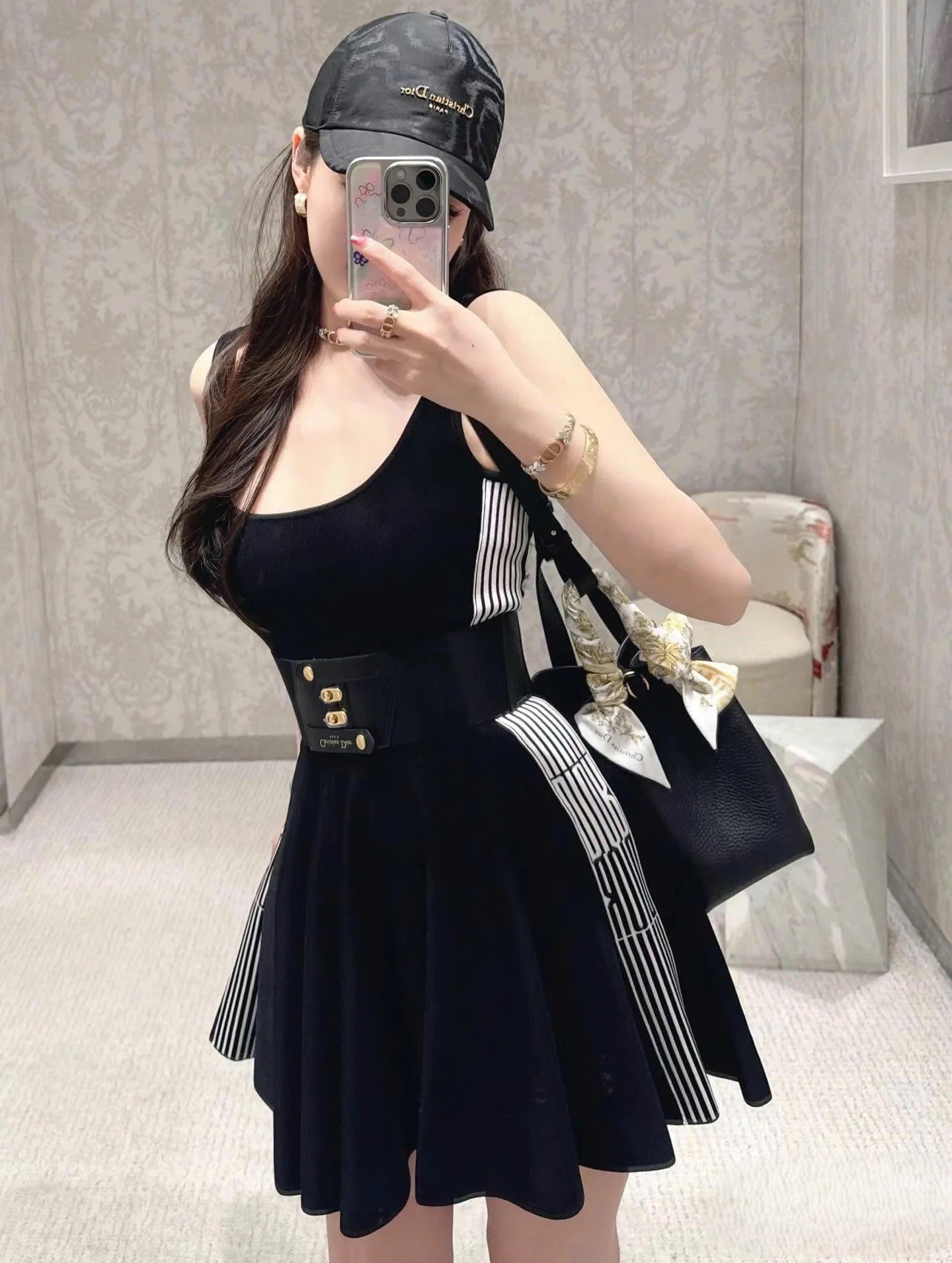 Áo đầm nữ sát nách đen đính kim loại Dior 7