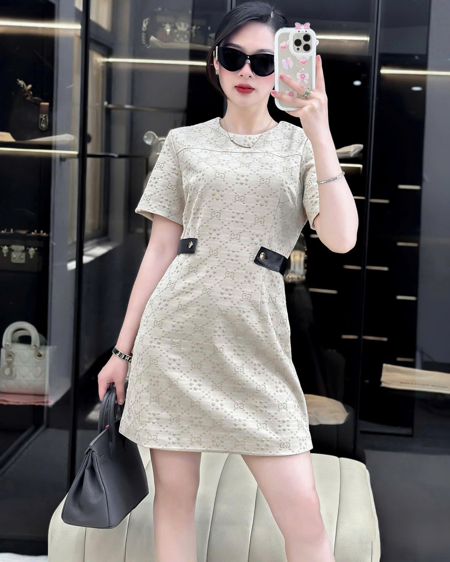 Áo đầm Gucci màu kem phối đen thắt lưng dáng công sở 7