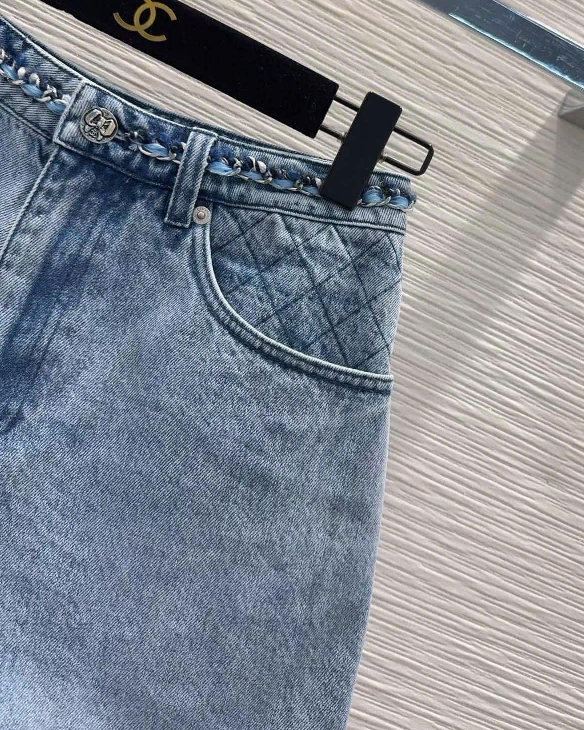 Quần short jean vải mền xanh Chanel 9
