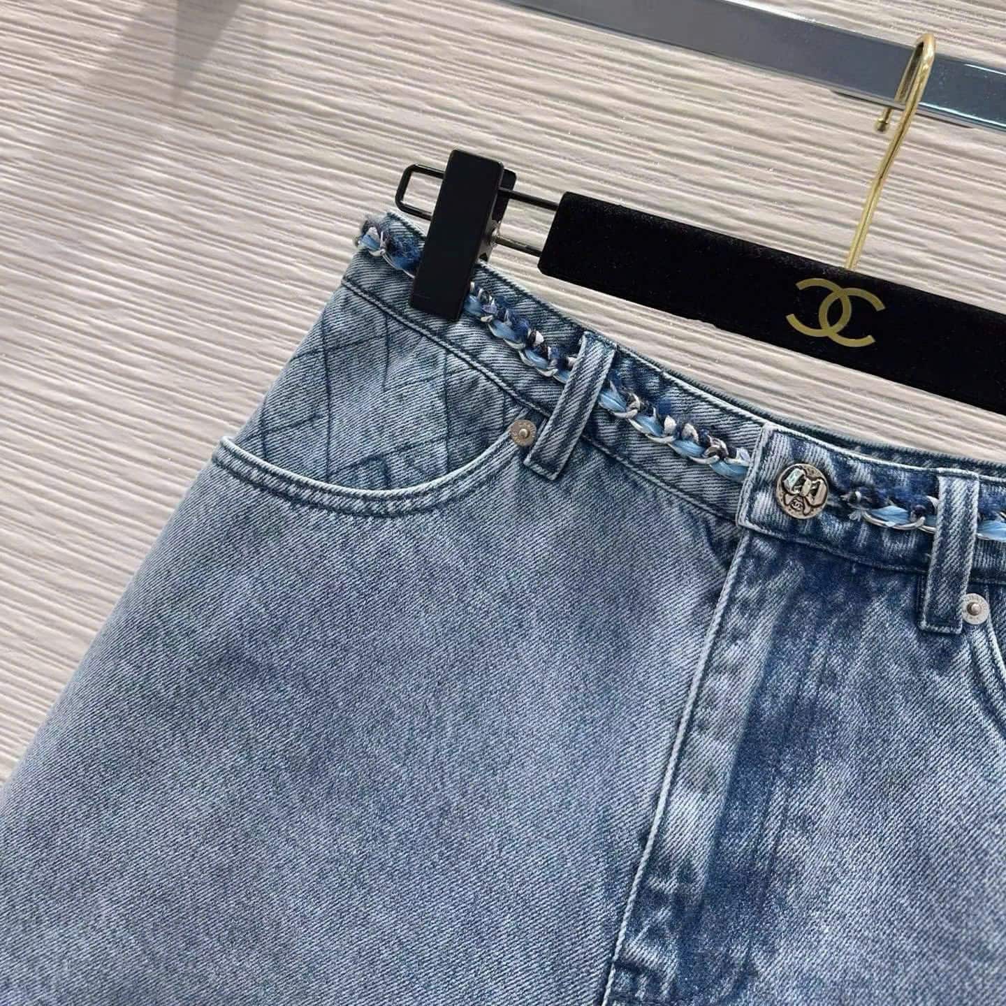 Quần short jean vải mền xanh Chanel 10