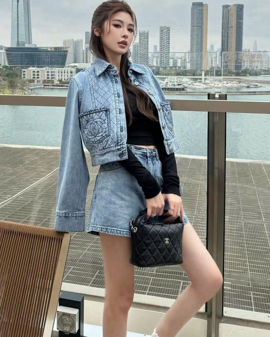 Quần short jean vải mền xanh Chanel 12
