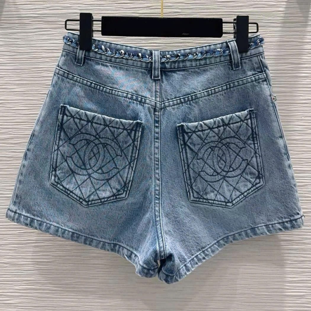 Quần short jean vải mền xanh Chanel 13