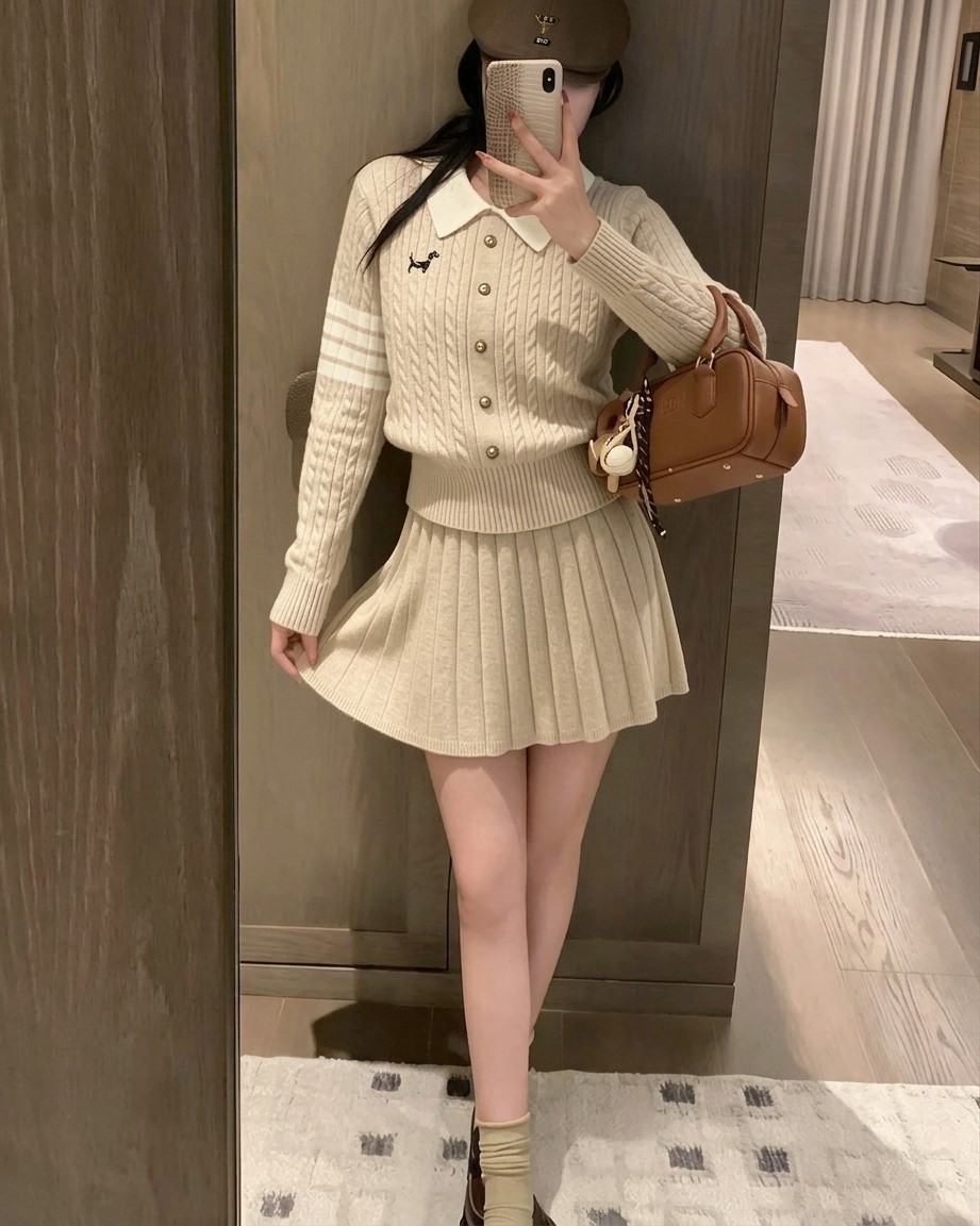 Set áo phối cổ sơ mi váy xếp ly len Thom Browne 9