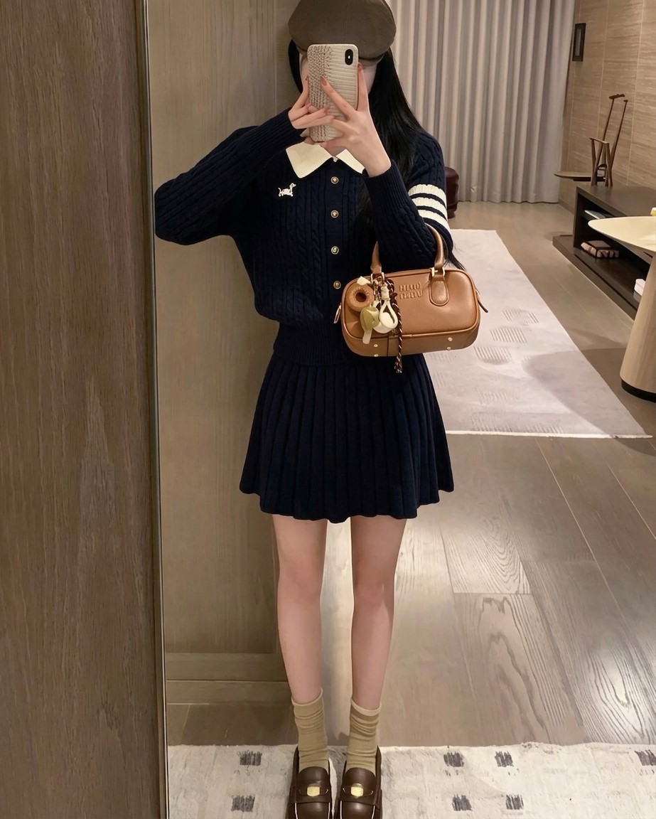 Set áo phối cổ sơ mi váy xếp ly len Thom Browne 12