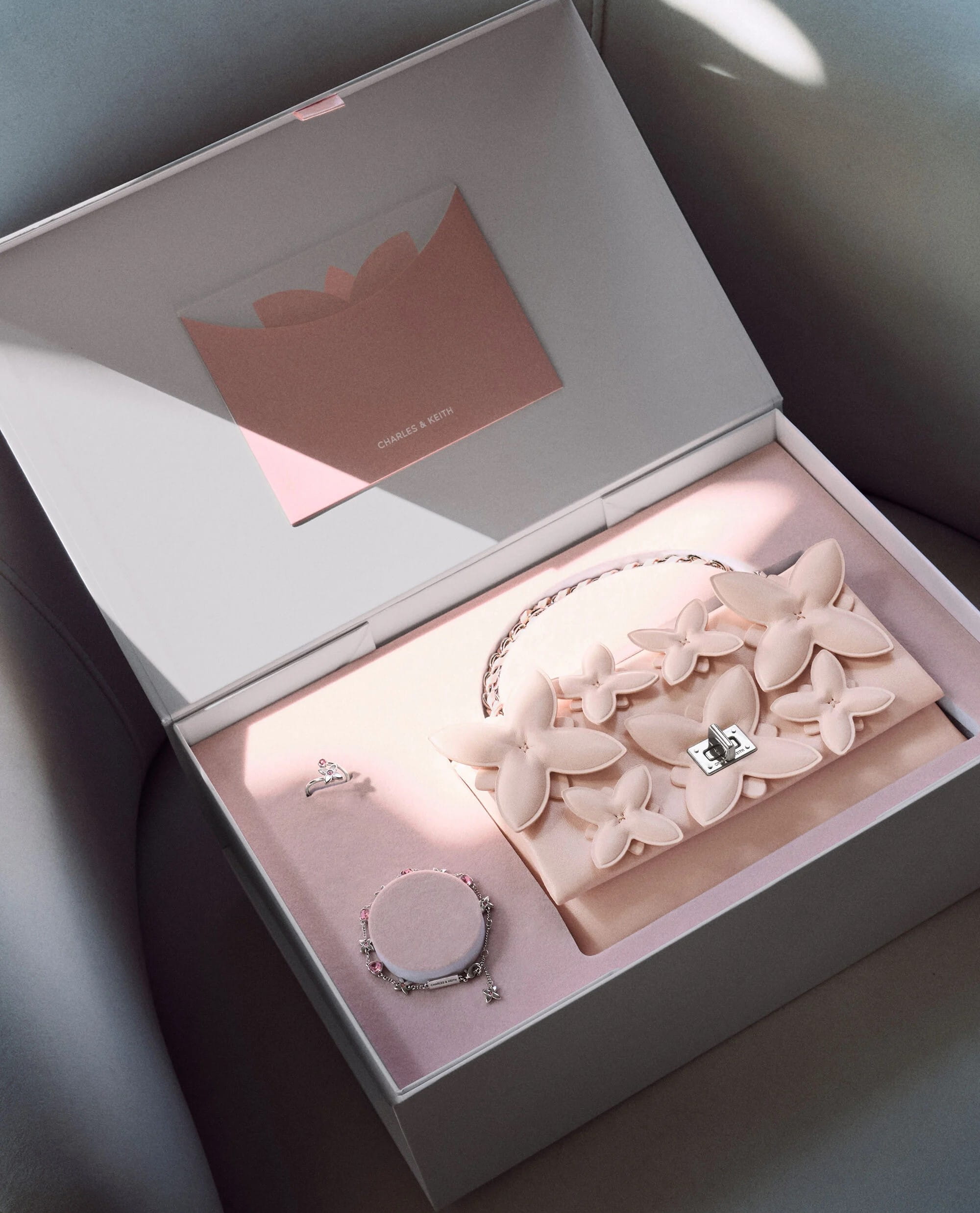 Túi đeo vai Charles Keith Flower Chain Shoulder Bag With Jewellery Set Soft Pink CK17-20271828 12