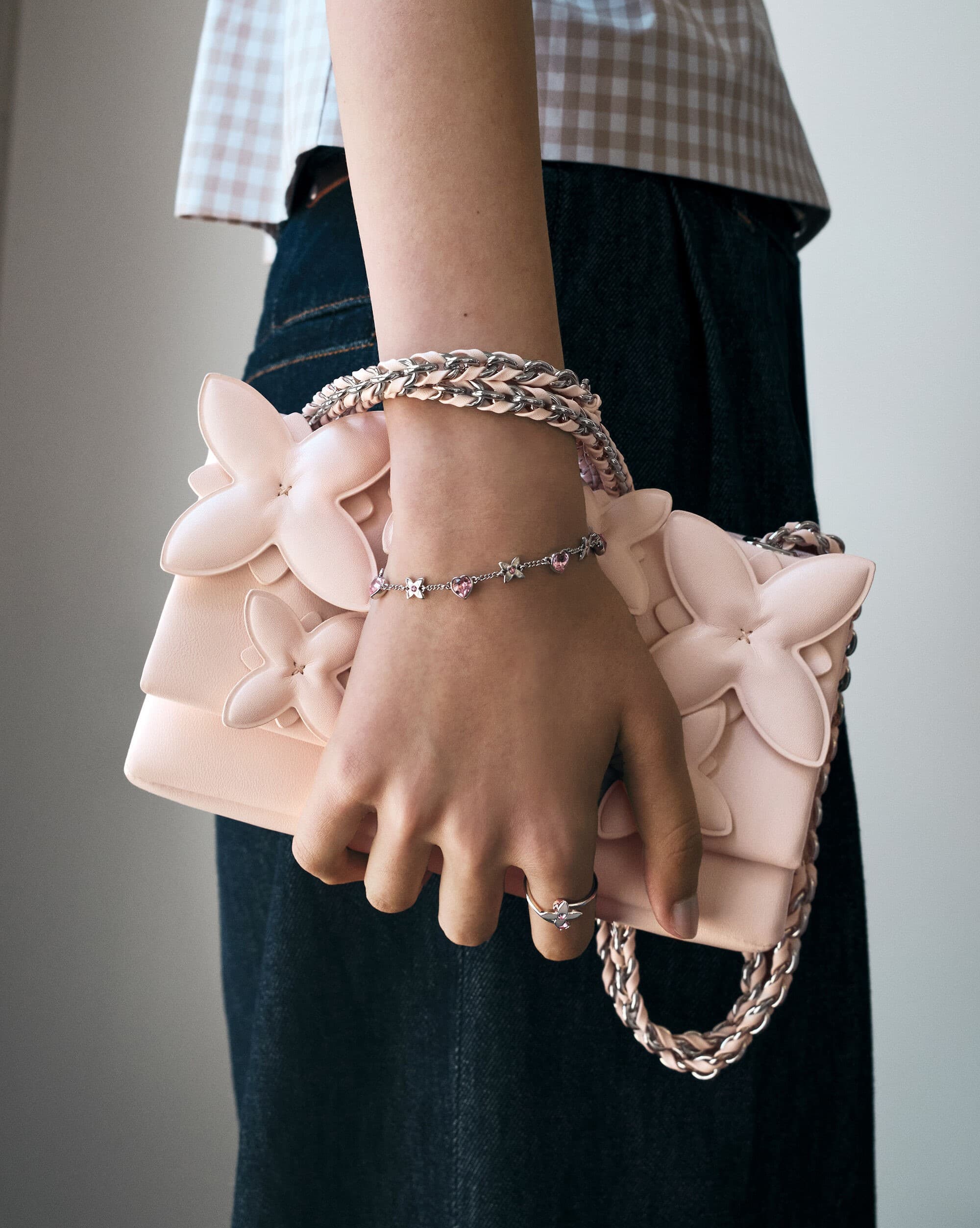 Túi đeo vai Charles Keith Flower Chain Shoulder Bag With Jewellery Set Soft Pink CK17-20271828 19