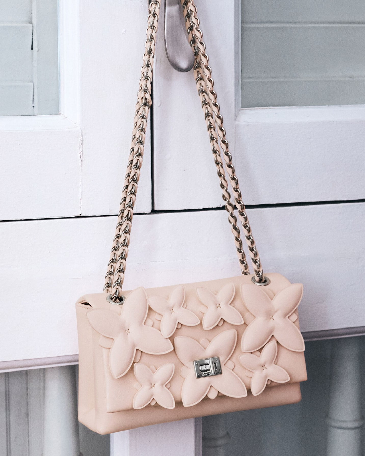 Túi đeo vai Charles Keith Flower Chain Shoulder Bag With Jewellery Set Soft Pink CK17-20271828 18