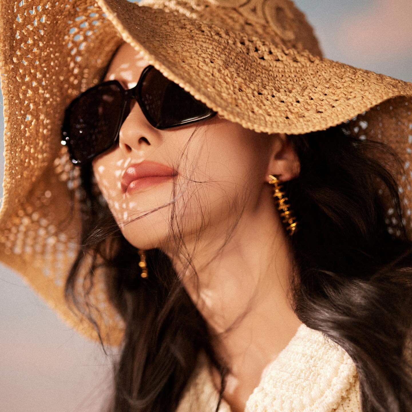 Mắt kính Celine Triomphe 16 sunglasses in Acetate Black 6