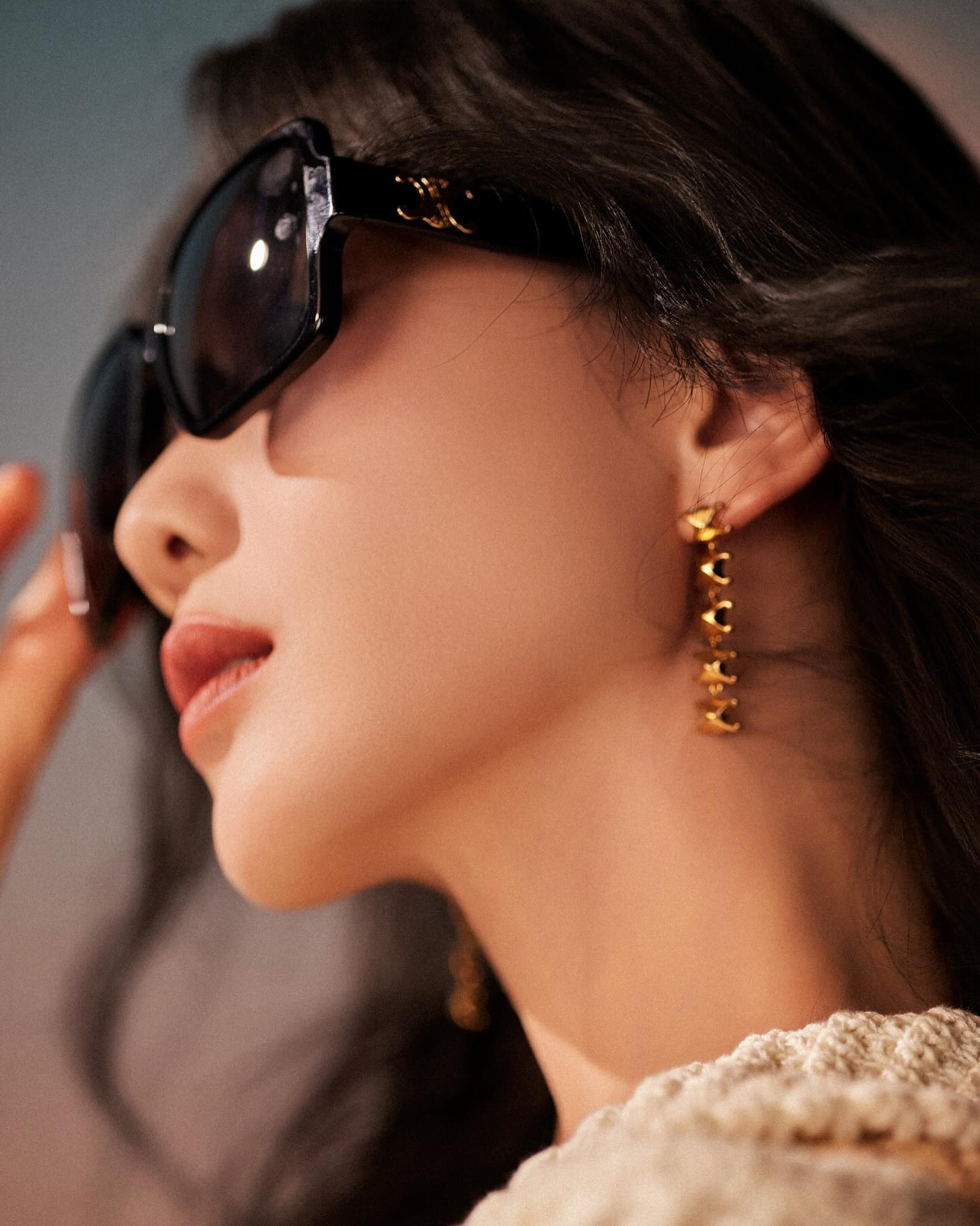 Mắt kính Celine Triomphe 16 sunglasses in Acetate Black 9
