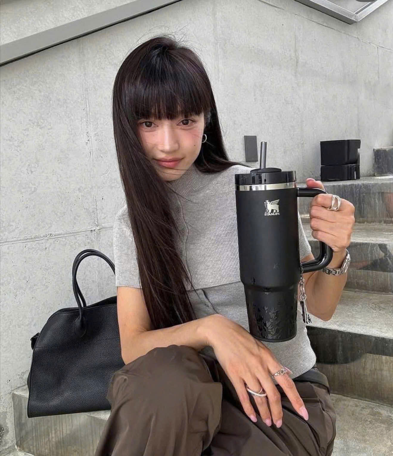 Ly giữ nhiệt Stanley x JENNIE Quencher H2.0 Luxe Tumbler Midnight Ruby 1