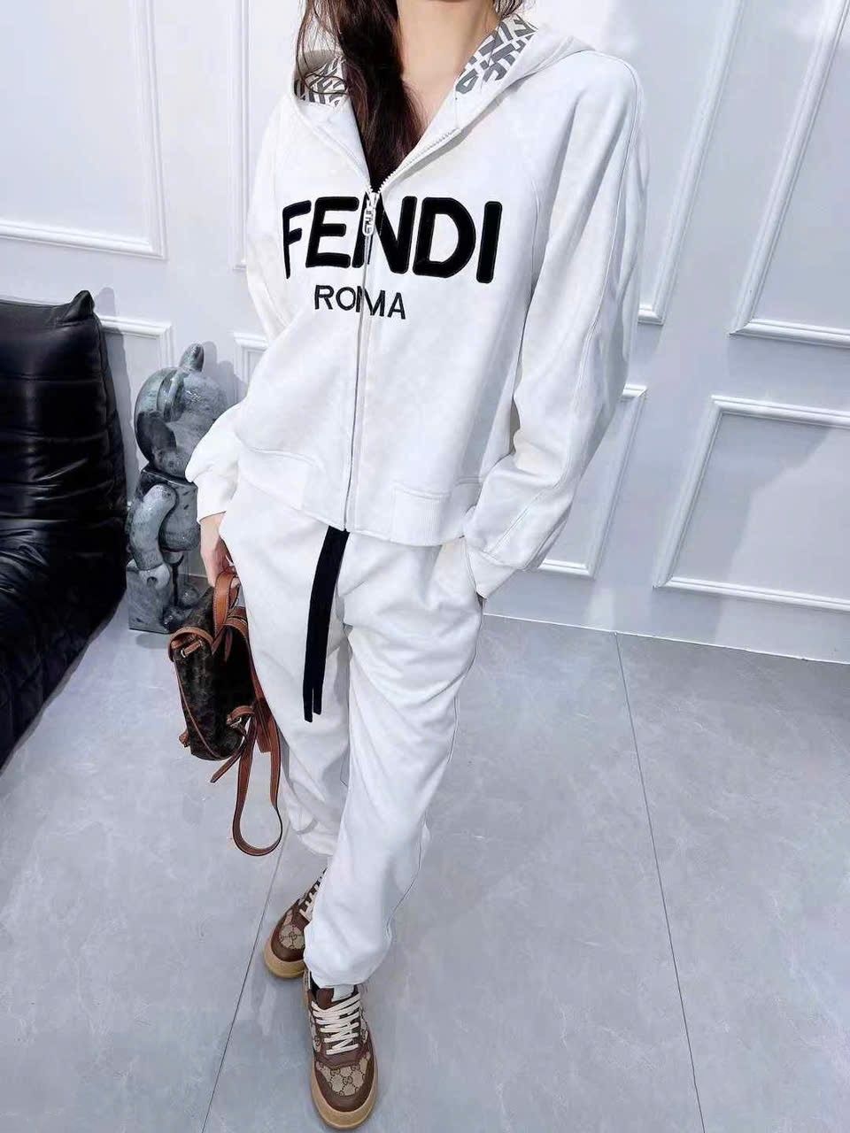 Set bộ áo quần màu trắng Fendi 5