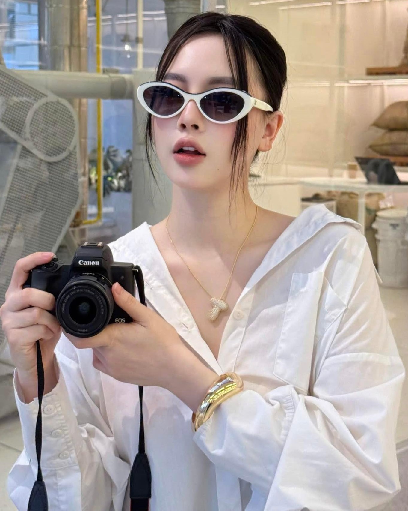 Mắt Kính Chanel Oval-framed Sunglasses Black and White 4