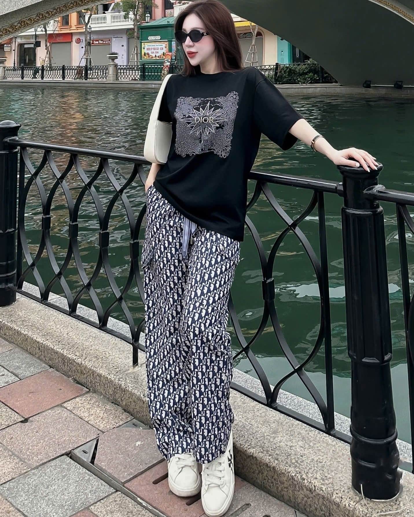 Set áo thun in họa tiết quần dài Dior 1